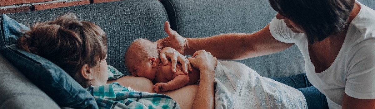 Podpora kojení porodní asistentkou, Foto Pavlína Martin Photography